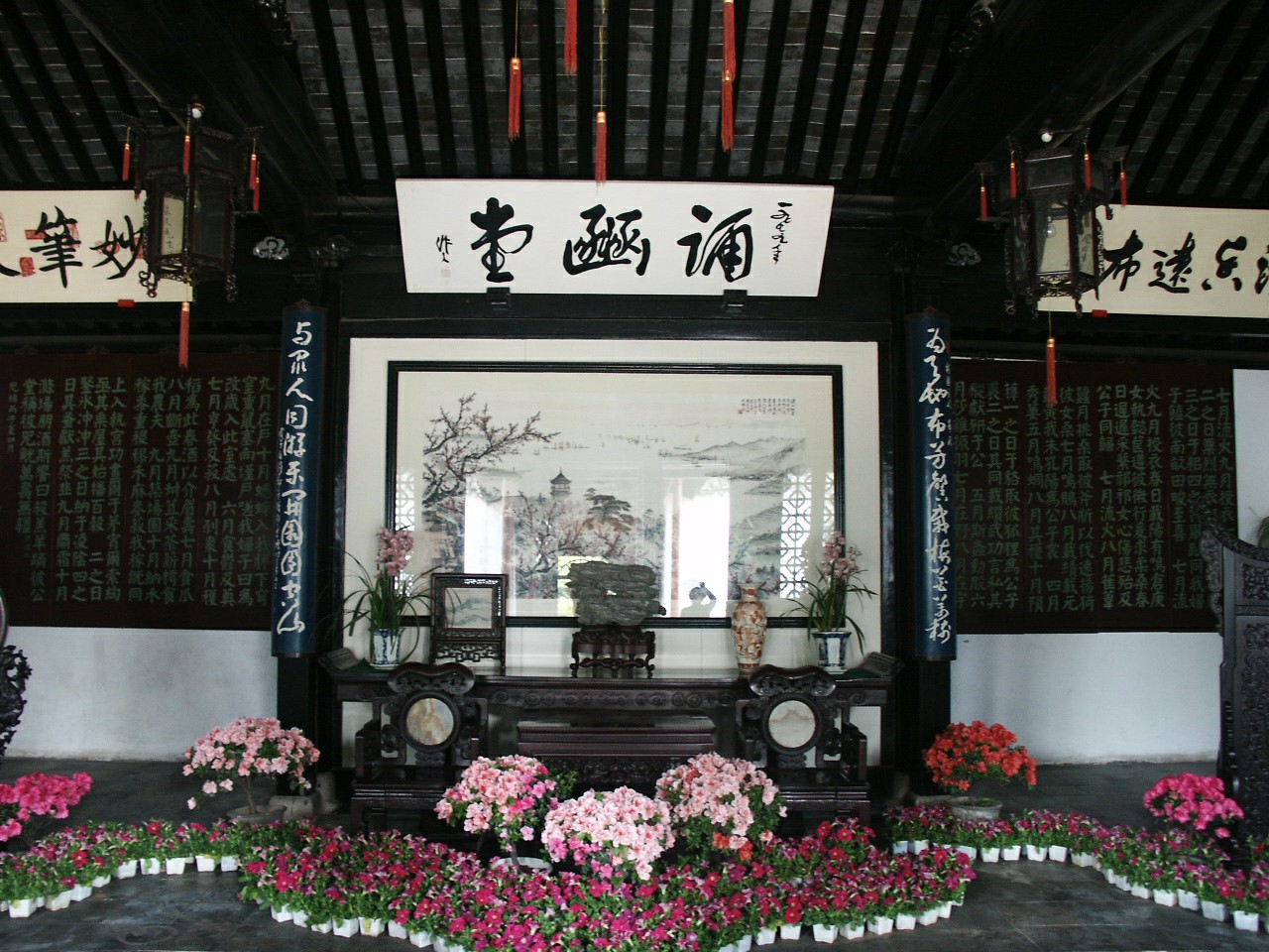  p data-id="sn8hji1nmi2s">诵豳堂俗称"楠木厅",为"荣氏梅园"的主体