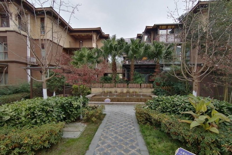 地产有限公司所开发的别墅型住宅,位于都江堰市青城山大观镇桃源村9组