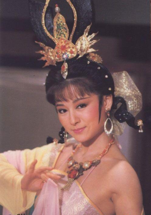  p>潘迎紫(angela),1949年6月5日出生于江苏省苏州市,华语影视女演员.