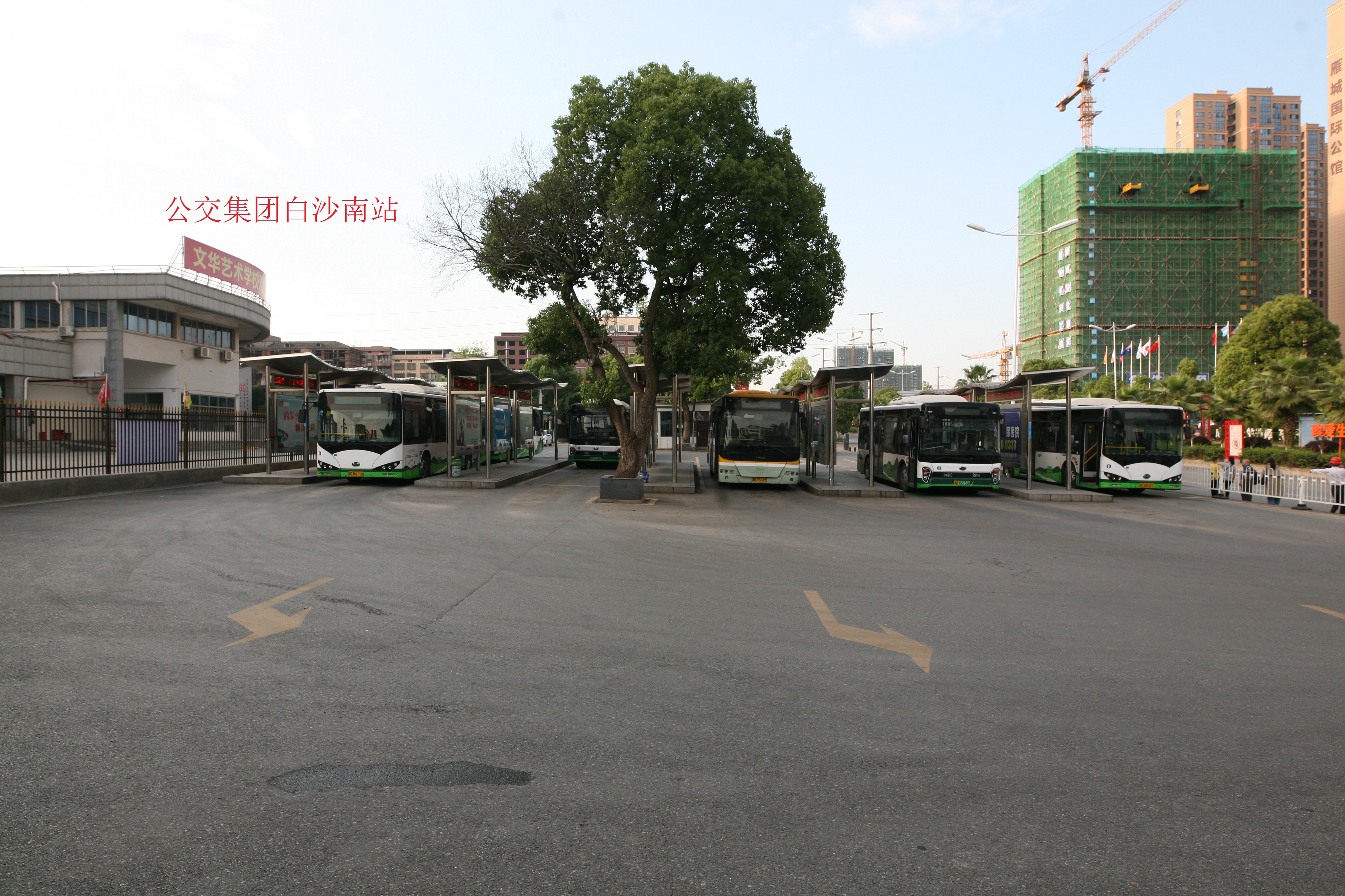 p>白沙洲汽车站,又名衡阳汽车南站,位于衡阳市南部雁峰区白沙大道西
