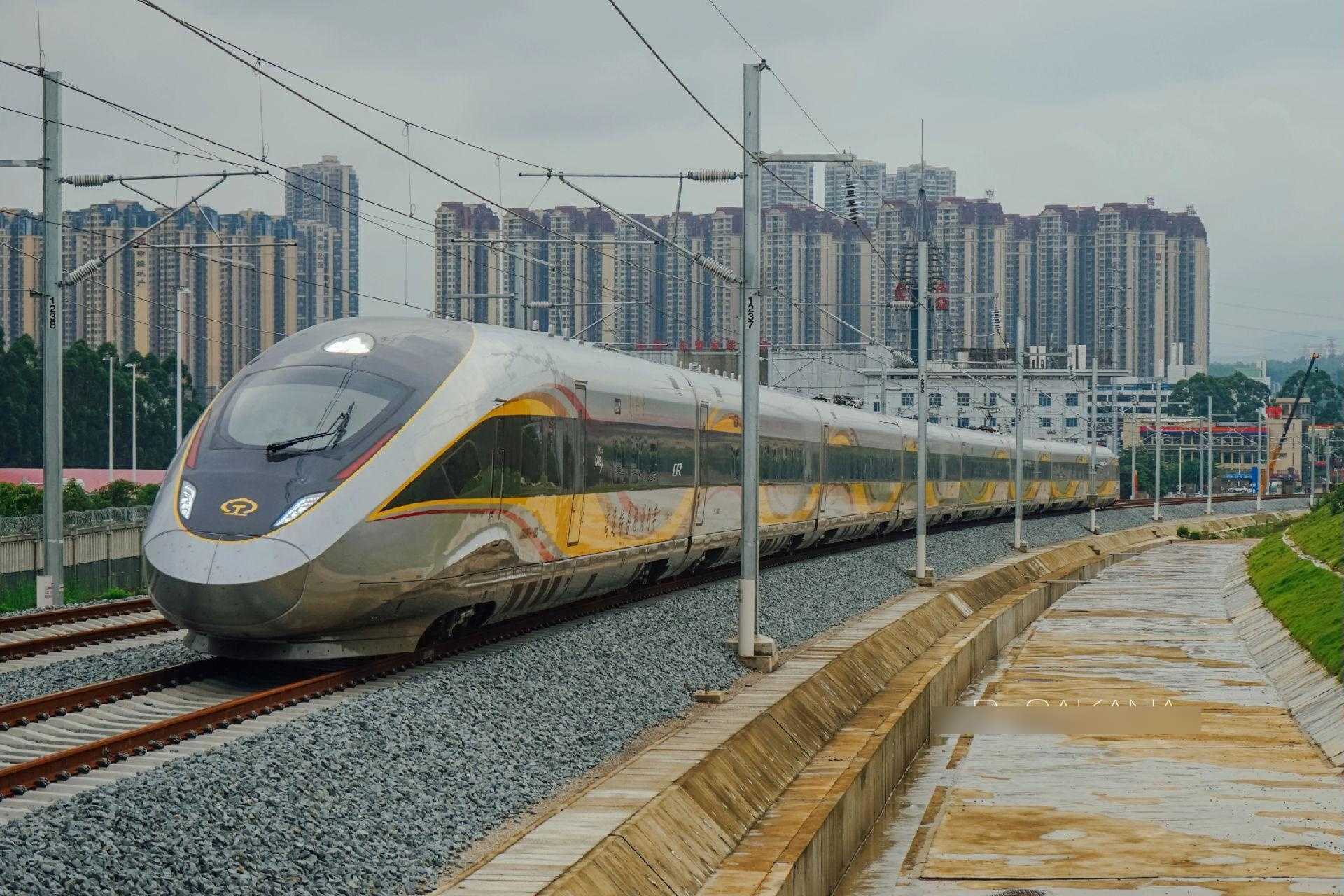 首列复兴号高速综合检测列车能够对高速铁路进行多专业同步综合检测