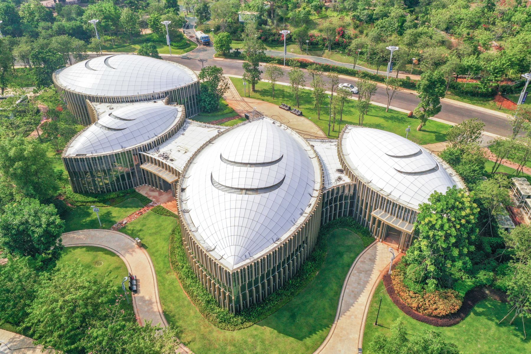  p>博物馆位于 a target="_blank" href="/item/中国海南海花岛