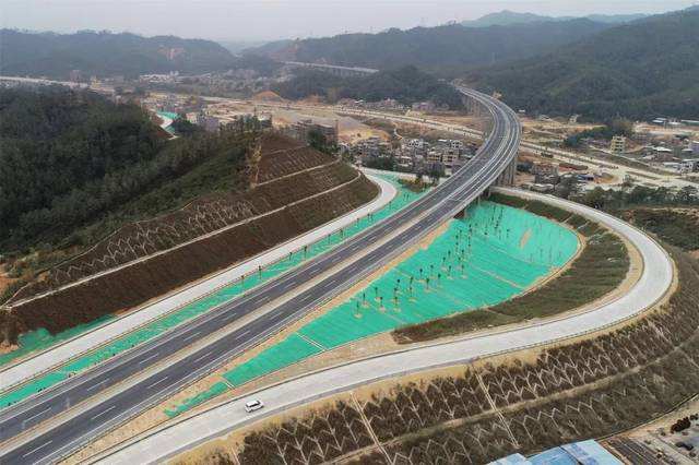 是中国广东省河源市境内连接龙川县和紫金县的高速公路,为 a target="
