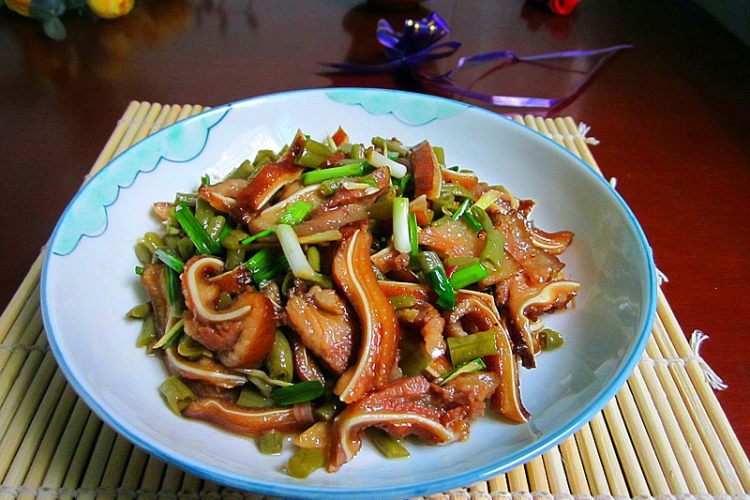 猪耳朵豆角炒肉丝