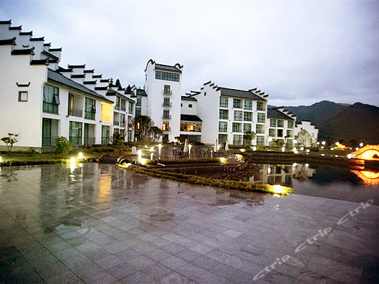 奇墅湖国际旅游度假村内,酒店是按高星级标准投资新建的一家休闲度假