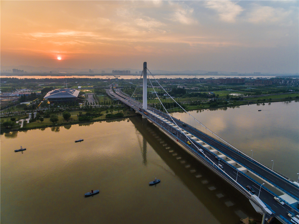 南京夹江大桥是中国江苏省<a target="