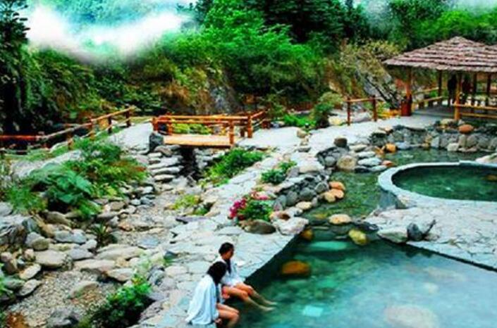  p> a target="_blank" href="/item/丹霞温泉假日山庄/3862004" data