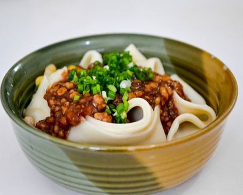 豌豆杂酱铺盖面