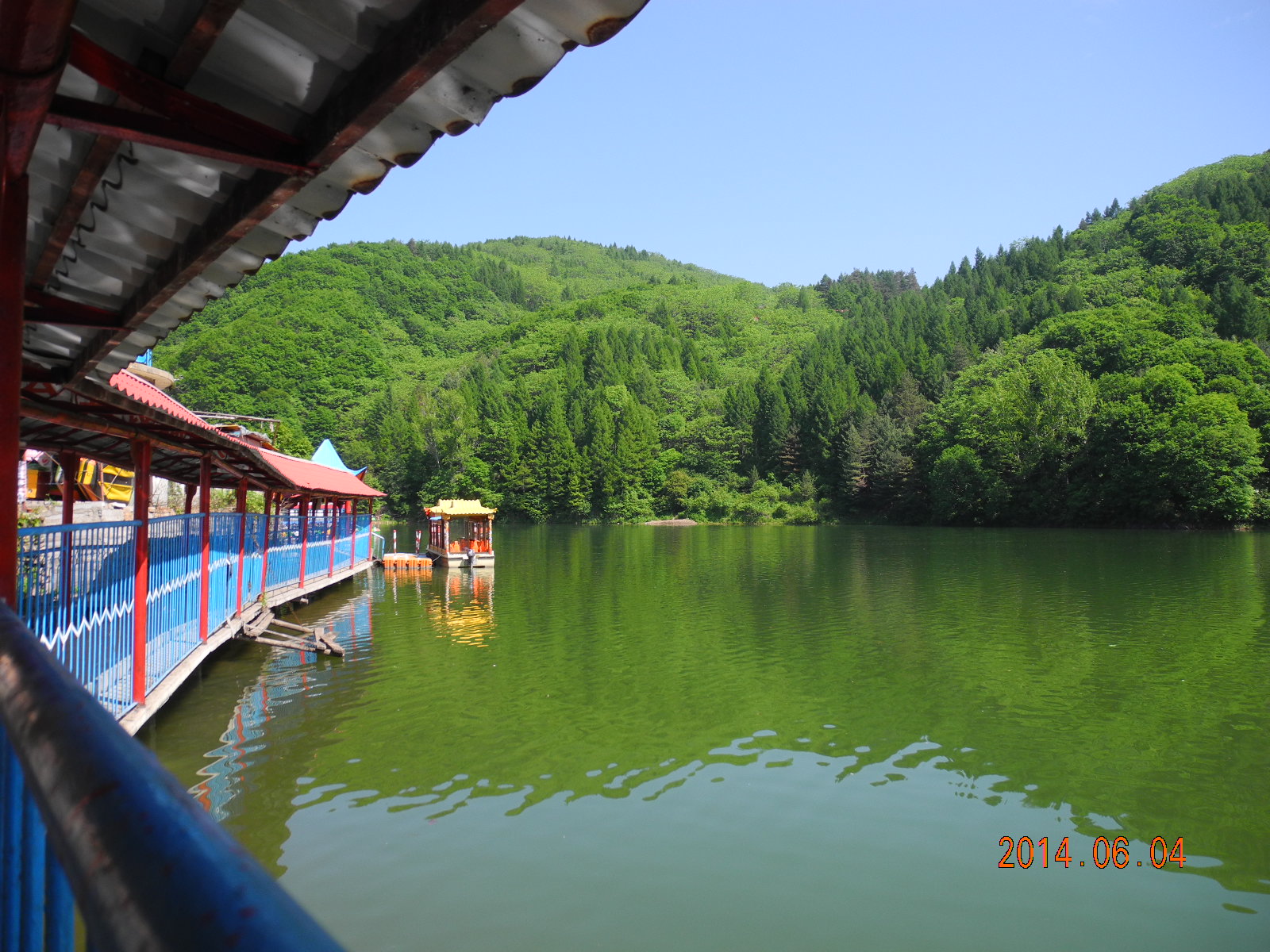 青山湖是省级名胜景点,位于 a target="_blank" href="/item/白山">