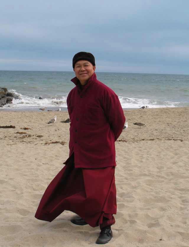  p data-id="gnarhkbsv8">祖籍广东花县,生于越南海宁.