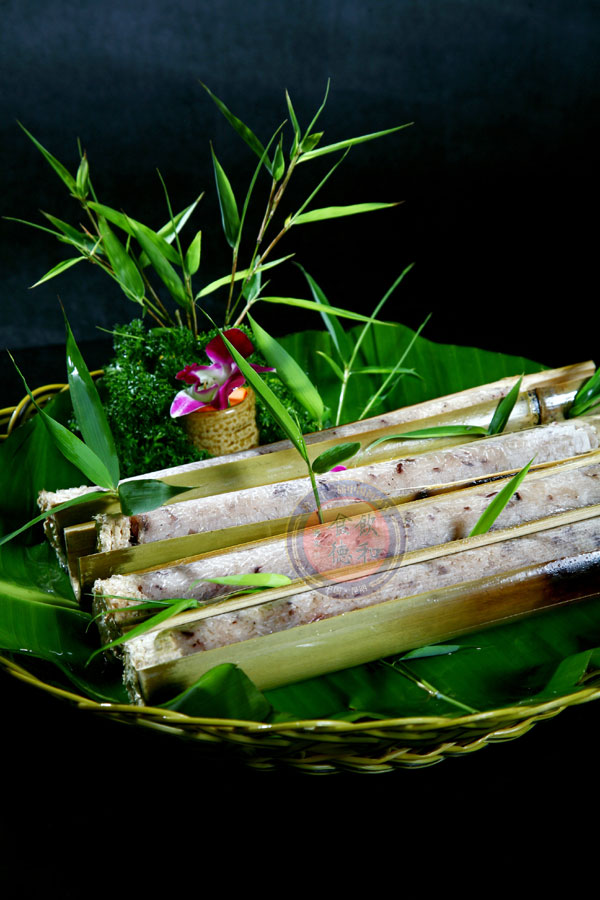  p>西藏香竹,(学名:chimonocalamus tortuosus hs