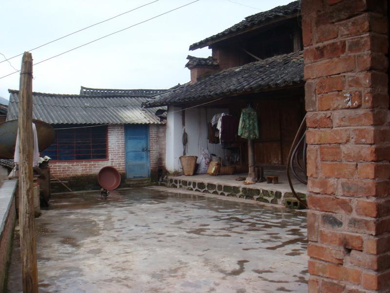 白藤花村隶属于云南省普洱市宁洱哈尼族彝族自治县德安乡石中村委