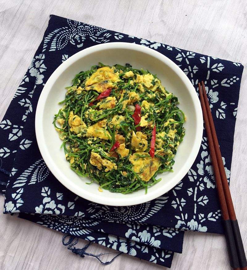 橄榄油榨菜炒鸡蛋