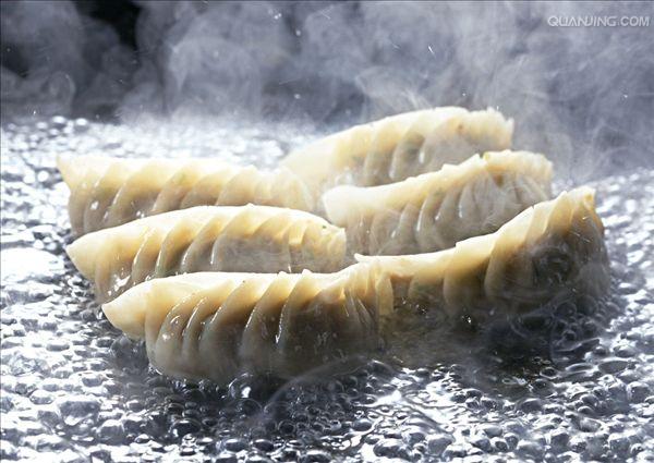  p>饺子(dumpling)源于中国古代的角子,原名"娇耳",汉族传统面食,距今