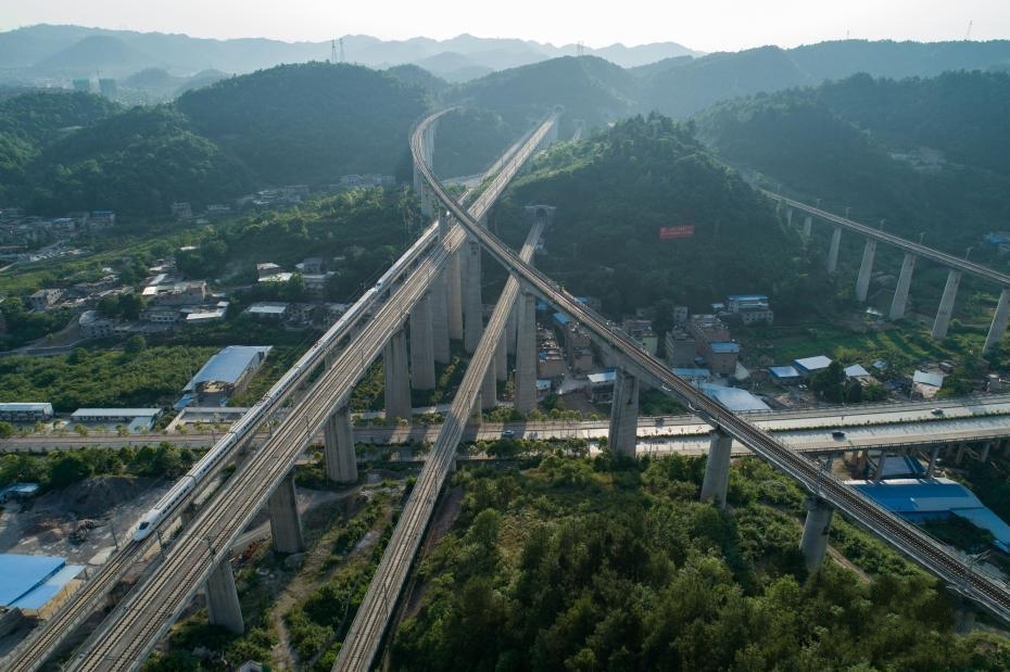  p>贵广高速铁路(guiyang-guangzhou high-speed railway),简称贵广