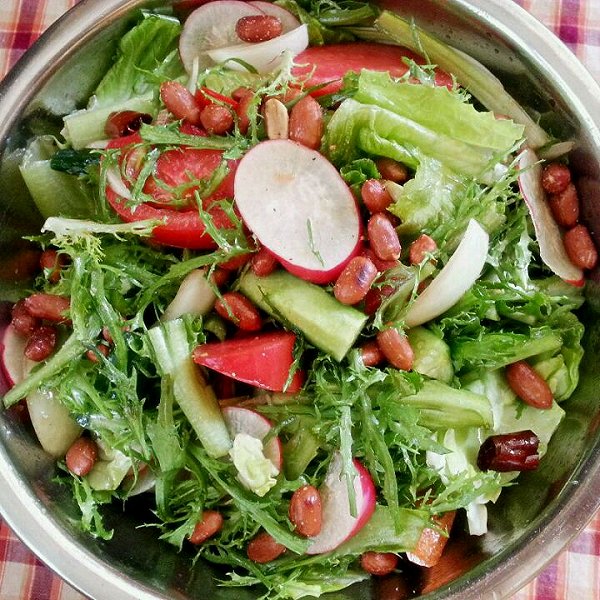  p>减肥大拌菜是一道菜品,主要原料有苦菊,生菜,黄瓜,小西红柿,樱桃小