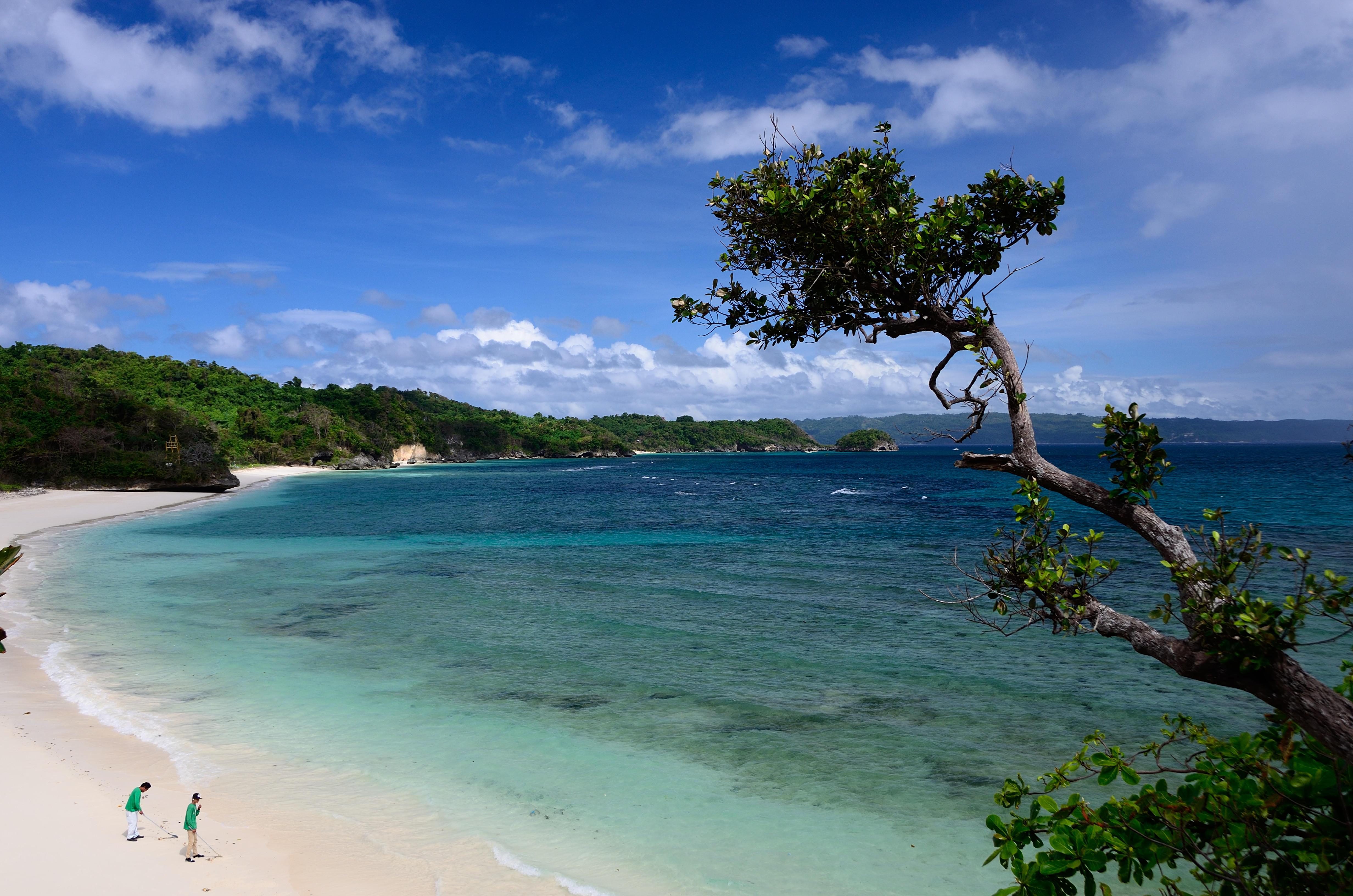 data-lemmaid="138857">菲律宾 /a>中部的一座岛屿,属于西 a target="