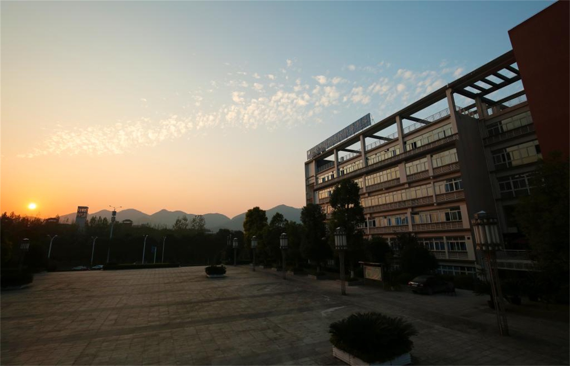  p>重庆医药高等专科学校(chongqing medical and pharmaceutical