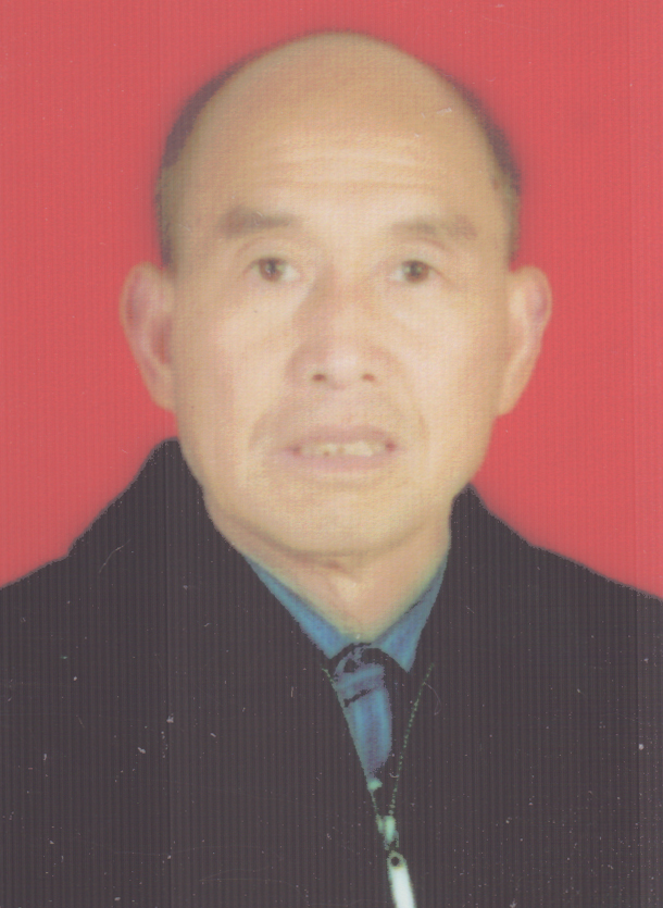 白水县水泥厂革委会副主任,1983年担任水泥厂厂长,1984年任县东风煤