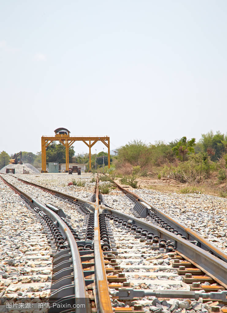 常设于陡坡路堤坡脚处,以增加其抗滑力.适于用渗水性较好的填料填筑.