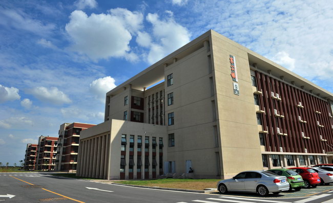  p>江苏省海门中等专业学校位于国家级卫生城市,全国百强县——江苏省
