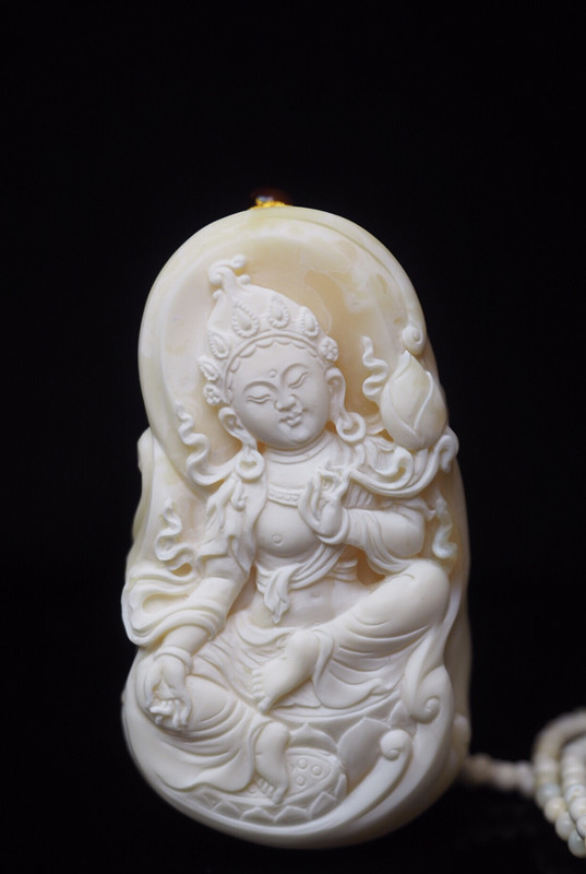  /p> p>中国琥珀雕刻家,设计师,李卫琥珀工作室创办人.