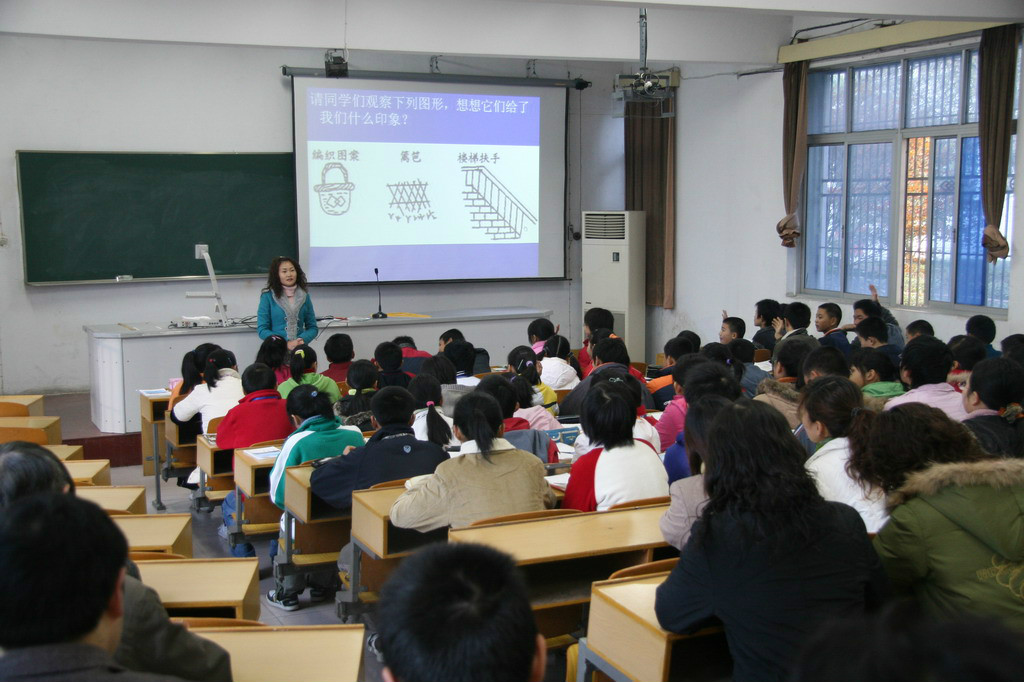 p></p></a>苏州市木渎实验中学座落在人文汇萃的江南古镇木渎,是吴中区区政府