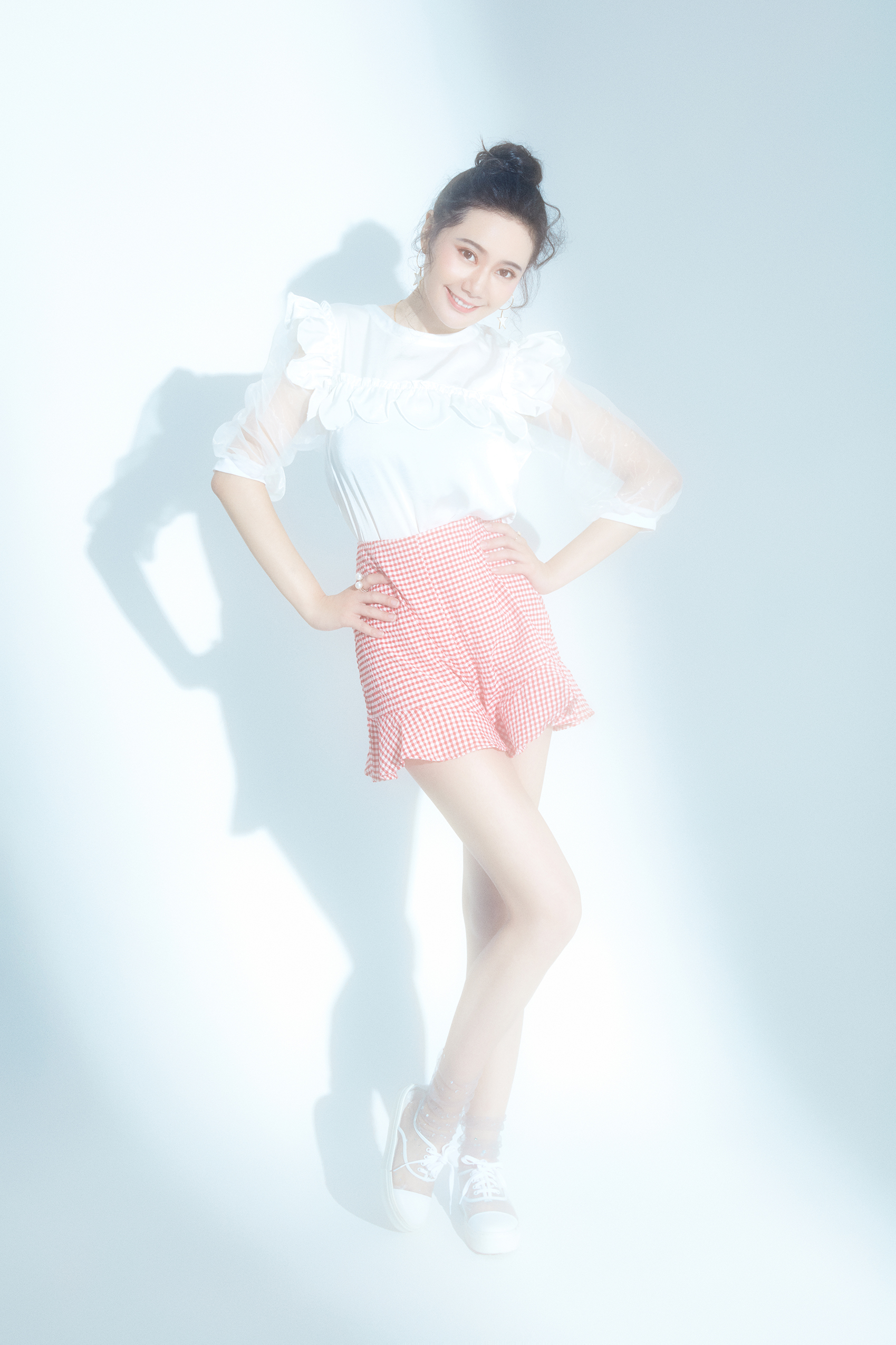  p>李朵,1972年11月28日出生于陕西西安,中国内地女演员,代表作品《 a