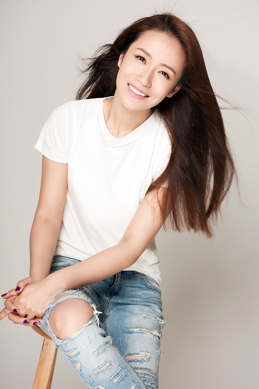  p data-id="gncps501ct">丁洋,出生于北京市,毕业于首都师范大学艺术