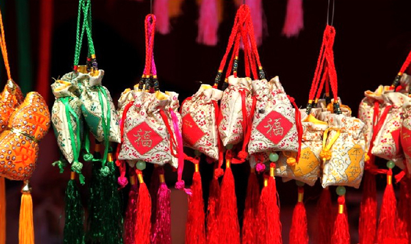  p>庆阳香包,甘肃省 a href="#" data-lemmaid="628111">庆阳市 /a>