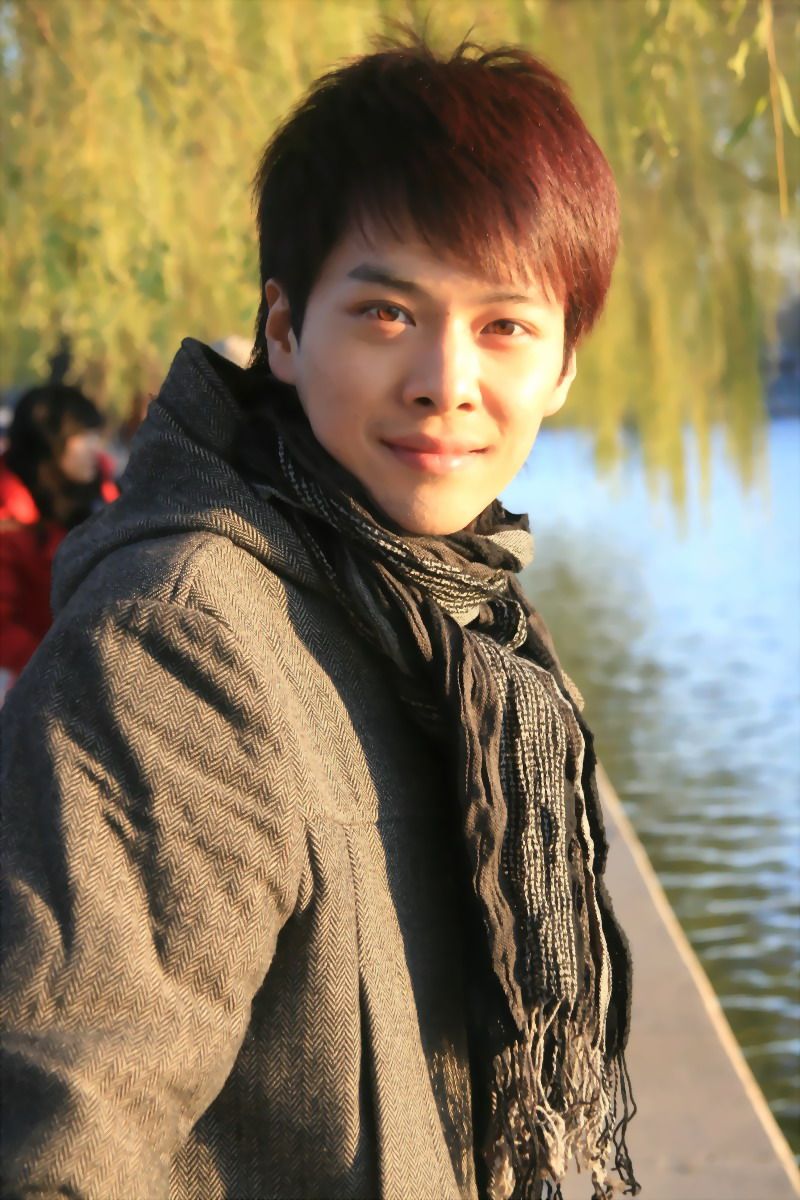 原名徐垚,1983年4月17日出生于山东省济南市,中国内地男演员,毕业于 a