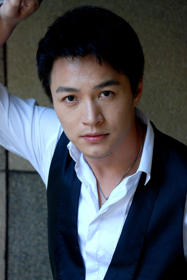  p>郑国霖(曾用名:郑瑞晓,郑乙霖),1976年5月27日出生于上海市,中国