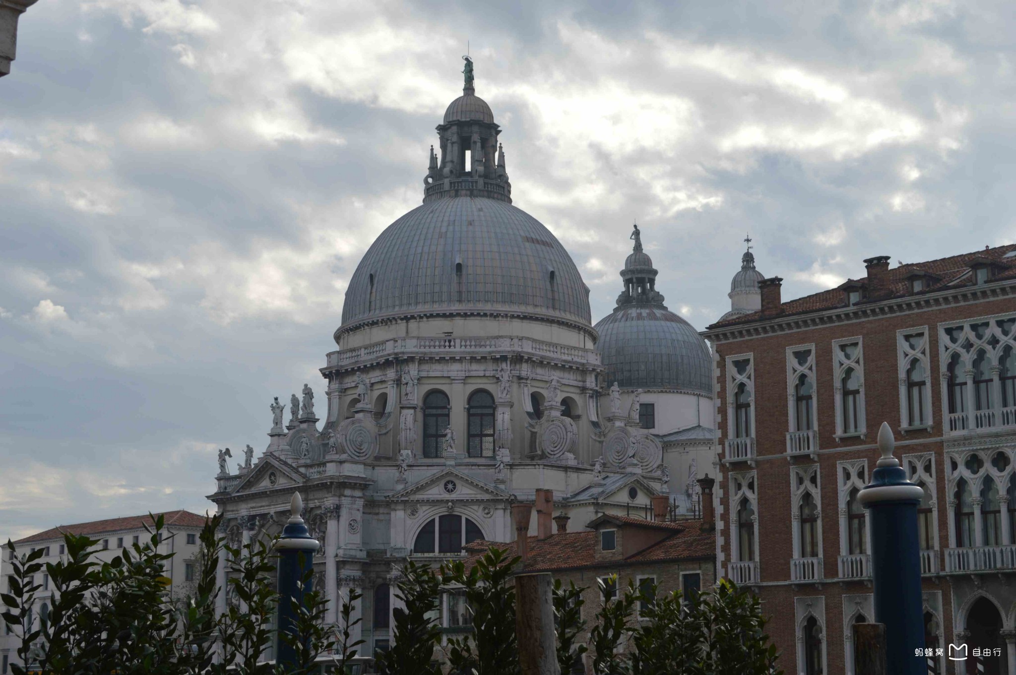  p>安康圣母教堂(chiesa di santa maria della salute)是威尼斯