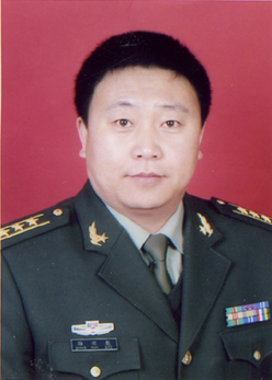 宁夏西吉人,1989年3月入伍,1990年6月入党,现任海东市乐都区委常委