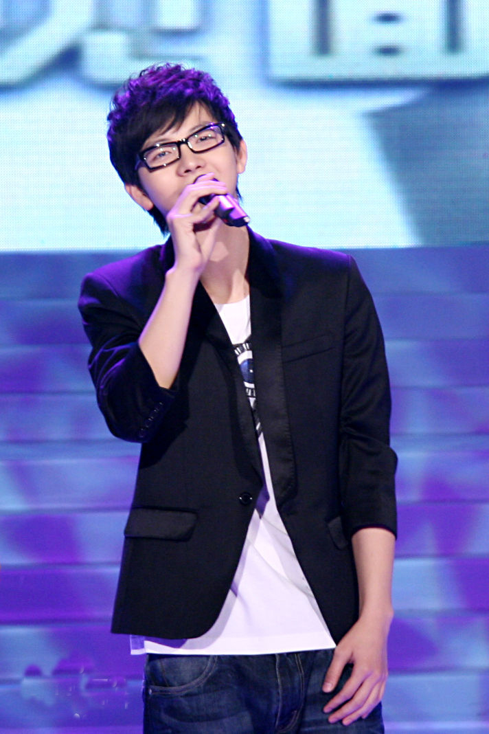 1990年3月1日出生于广西壮族自治区南宁市西乡塘区,中国内地男歌手