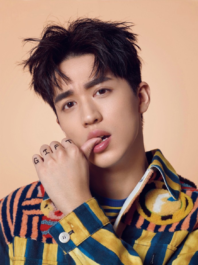  p>许魏洲,1994年10月20日出生于上海市,中国内地