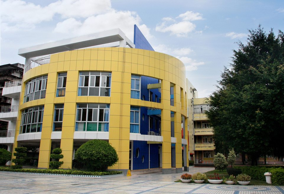  p>福建省儿童保育院坐落于美丽的榕城——,创建于1985年,隶属于福建