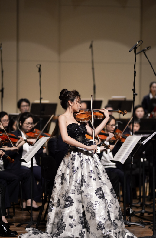  p>黎雨荷,中国小提琴演奏者,出生于音乐世家, a target="_blank"