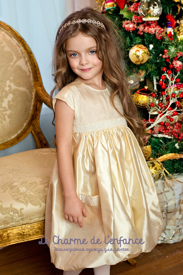 英文译名milana kurnikova,2007年3月22日出生于俄罗斯,模特