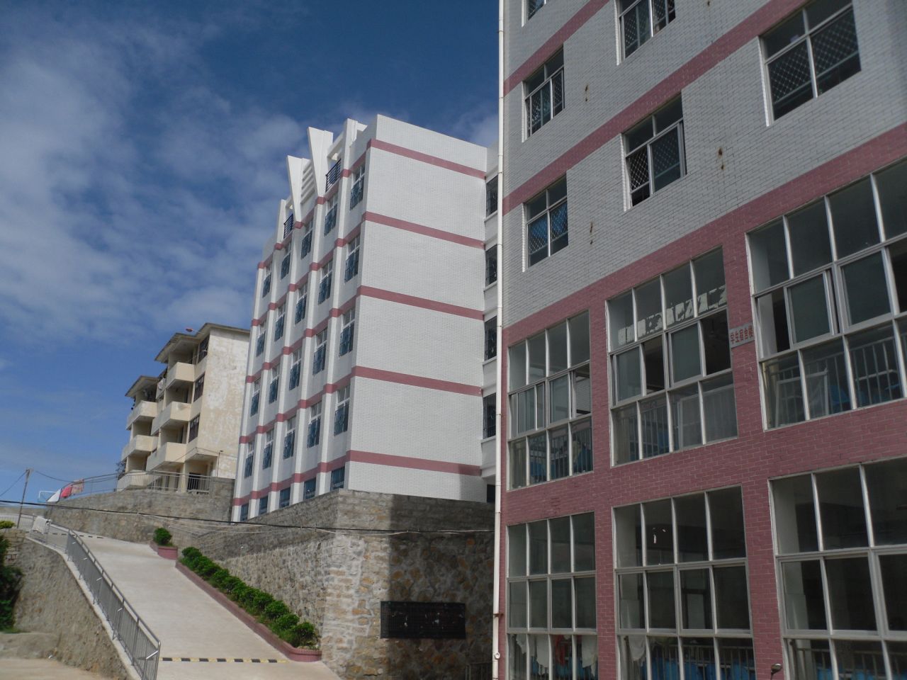  p> a target="_blank" href="/item/平潭县第三中学/2858671" data