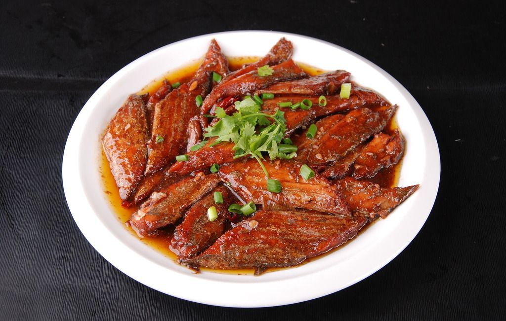 红烧带鱼段