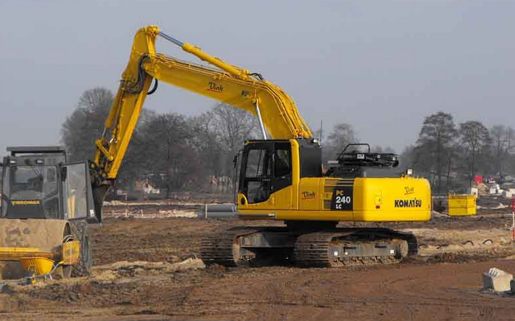  p>小松pc240lc-8挖掘机,株式会社小松制作所制作的一款挖掘机. /p>