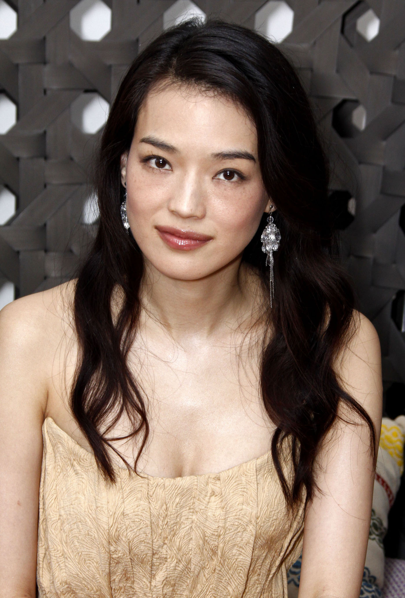  p>舒淇,1976年4月16日出生于台湾省新北市新店区,祖籍福建,华语影视