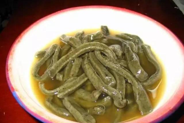 鸡屎藤籺是北海市合浦县的一种特色小吃