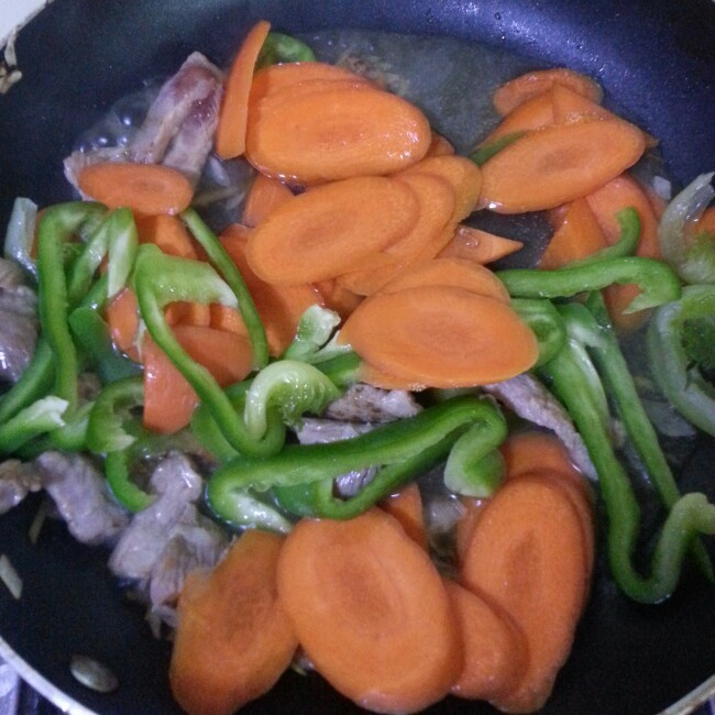胡萝卜青椒炒肉