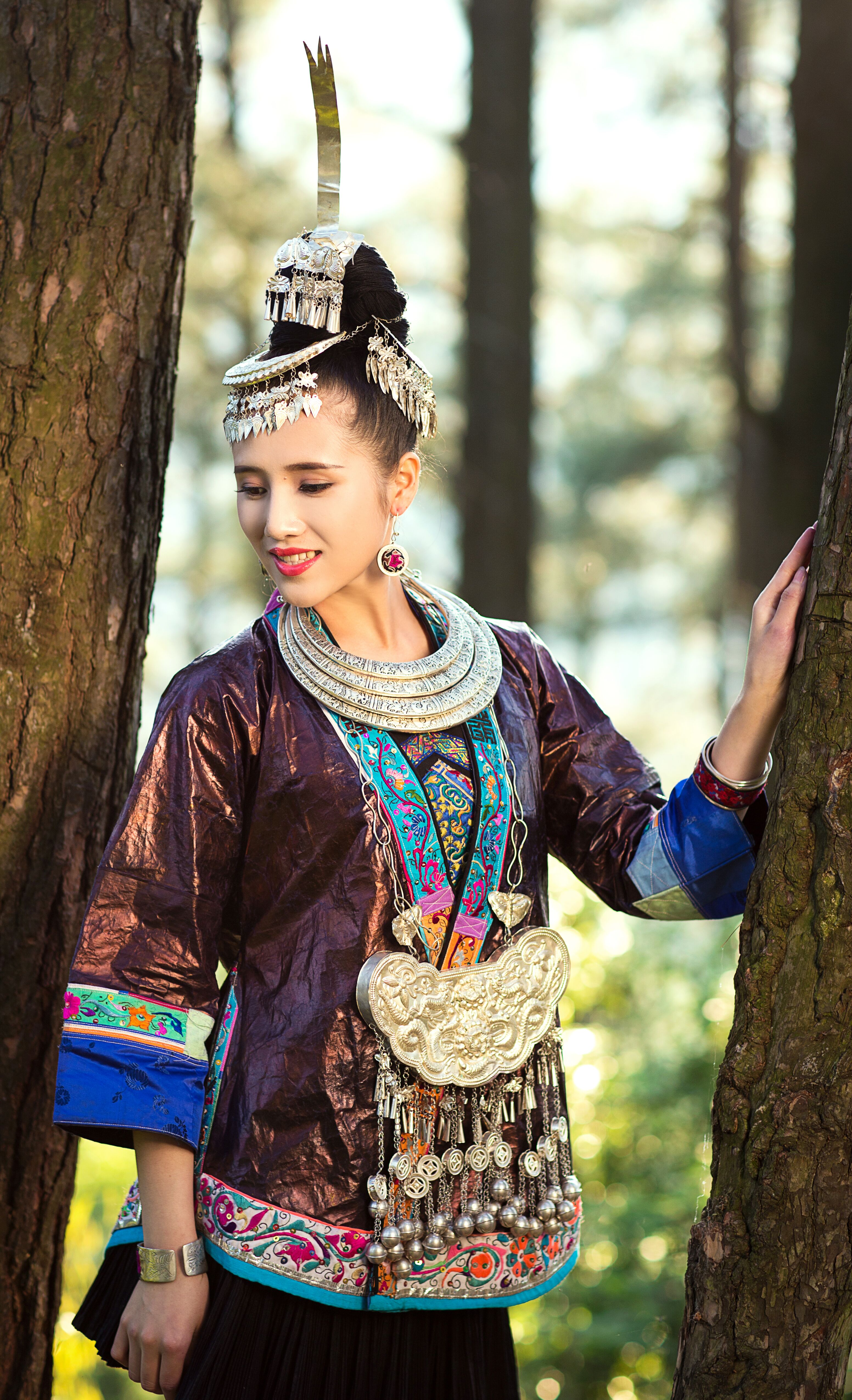 苗族,1995年4月13日出生于贵州省黎平县,毕业于贵州省凯里市凯里学院