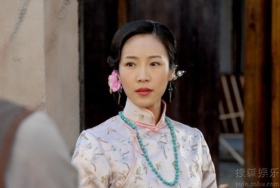  p>景珂( i>原名梁镜珂 /i>),毕业于北京电影学院表演系本科99级,中国