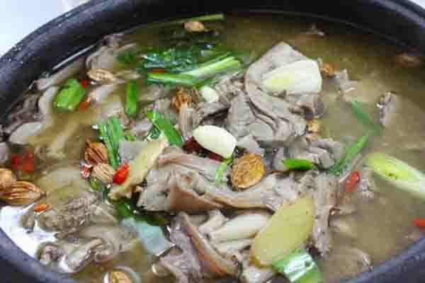  p>壮阳狗肉汤是一道以 a target="_blank" href="/item/狗肉/189653"