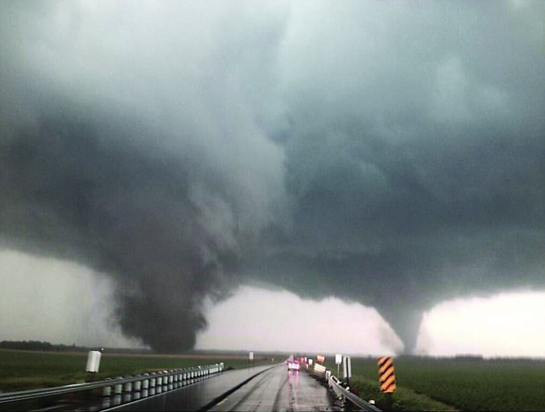  p>双龙卷风是非常罕见的 a target="_blank" hre