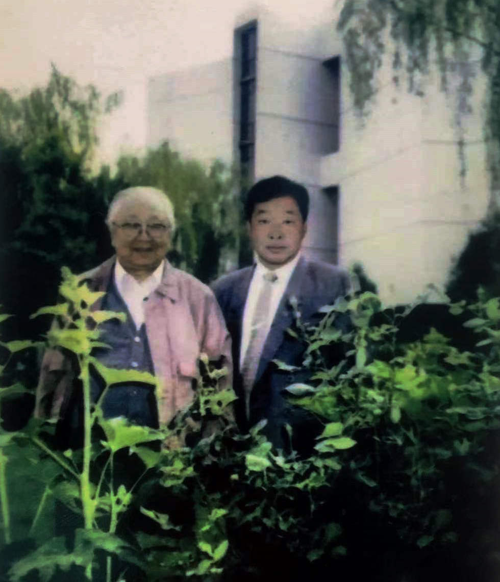  p>高本兴,男,汉族,世界华人书画家协会副会长,中